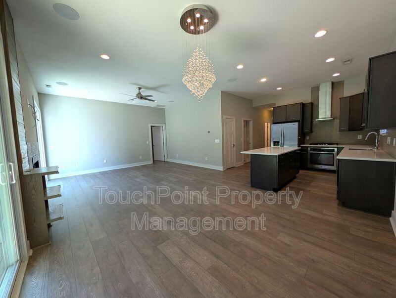 1632 Longfellow St - Photo 7 of 35