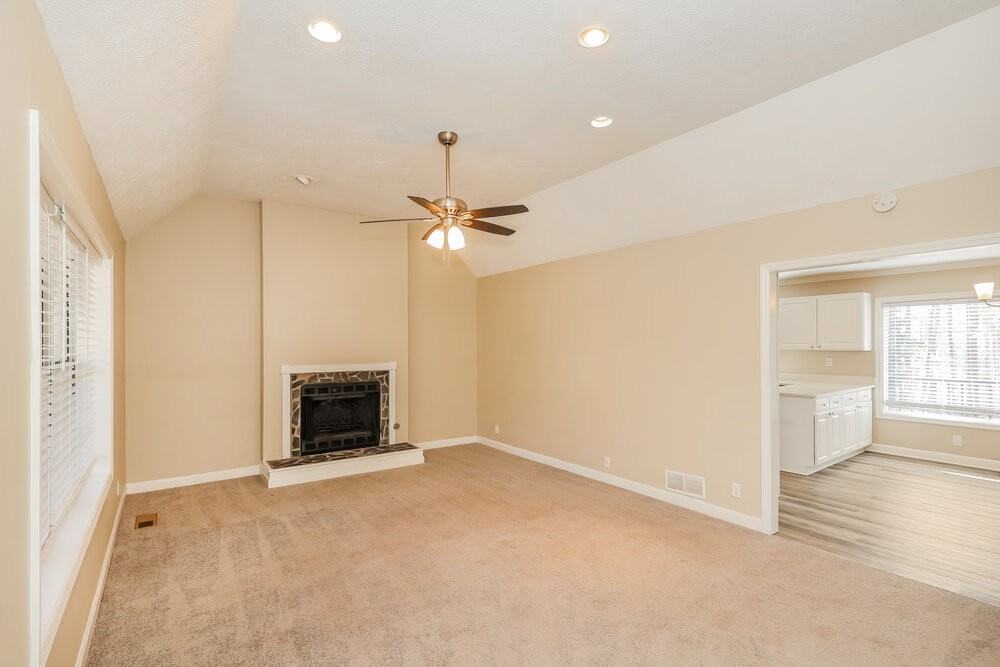 130 Maple Pl - Photo 3 of 16