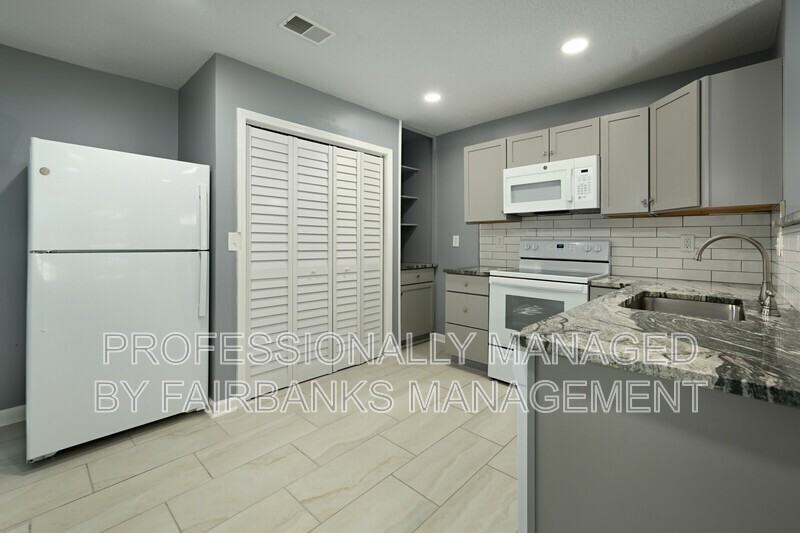 6405 E 150th St - Photo 3 of 14