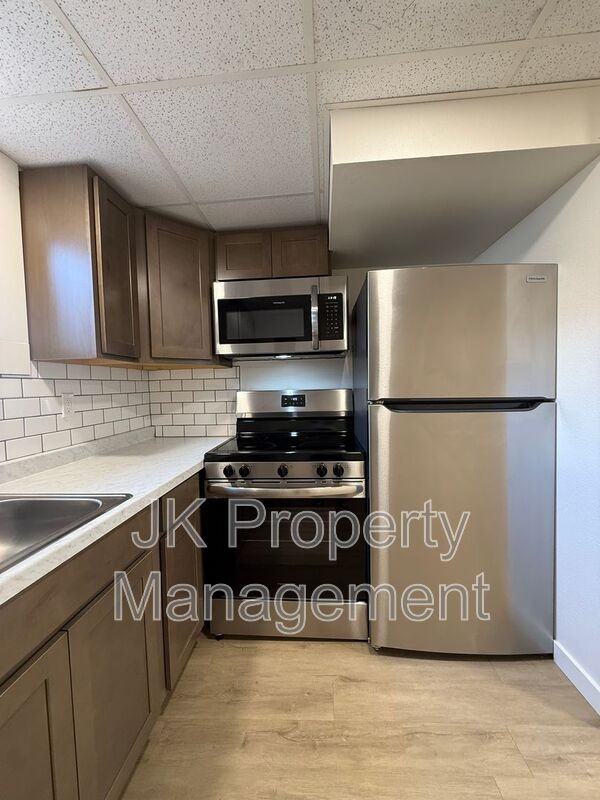 2006 6th St Ne #B - Photo 3 of 13