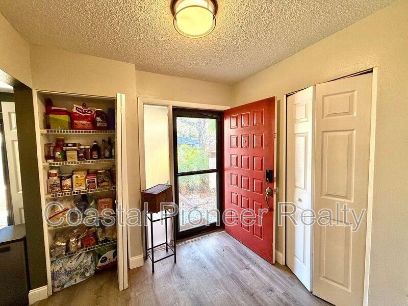 4047 Arrowwood Ct - Photo 4 of 32