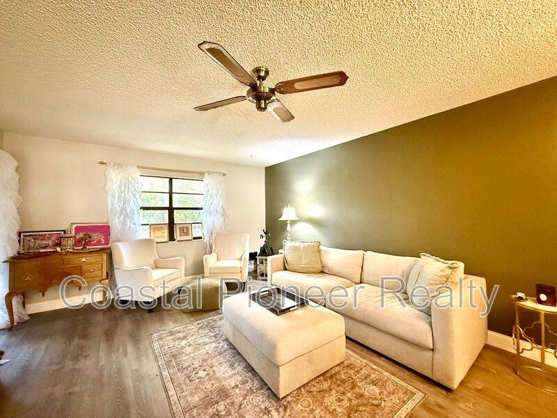 4047 Arrowwood Ct - Photo 7 of 32