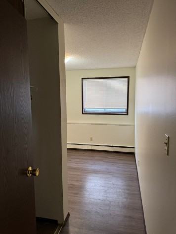 7148 Parke Ave - Photo 7 of 14