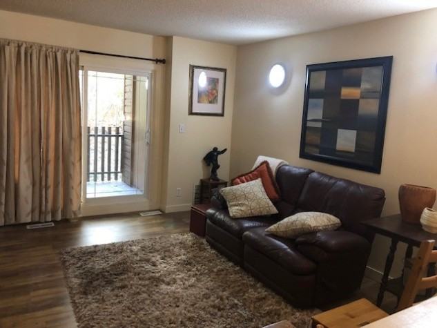 2 Storey Condo in The Pines!! - Photo 2 of 22