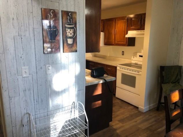 2 Storey Condo in The Pines!! - Photo 3 of 22