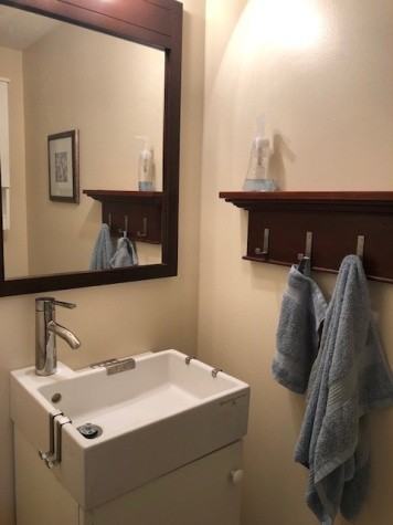 2 Storey Condo in The Pines!! - Photo 4 of 22