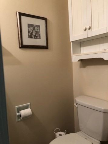 2 Storey Condo in The Pines!! - Photo 5 of 22