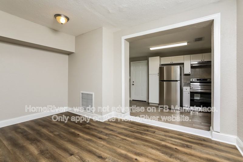 1215 Santa Anita St - Photo 3 of 21