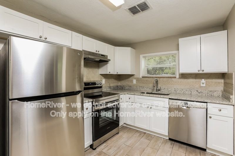 1215 Santa Anita St - Photo 5 of 21