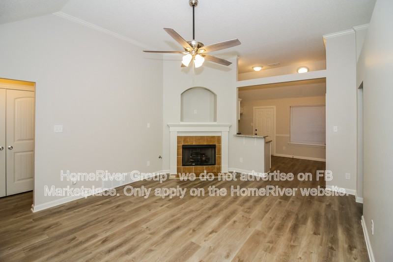 10445 Redmond Cir N - Photo 3 of 19