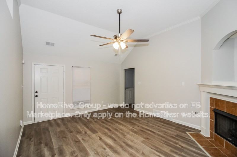 10445 Redmond Cir N - Photo 4 of 19