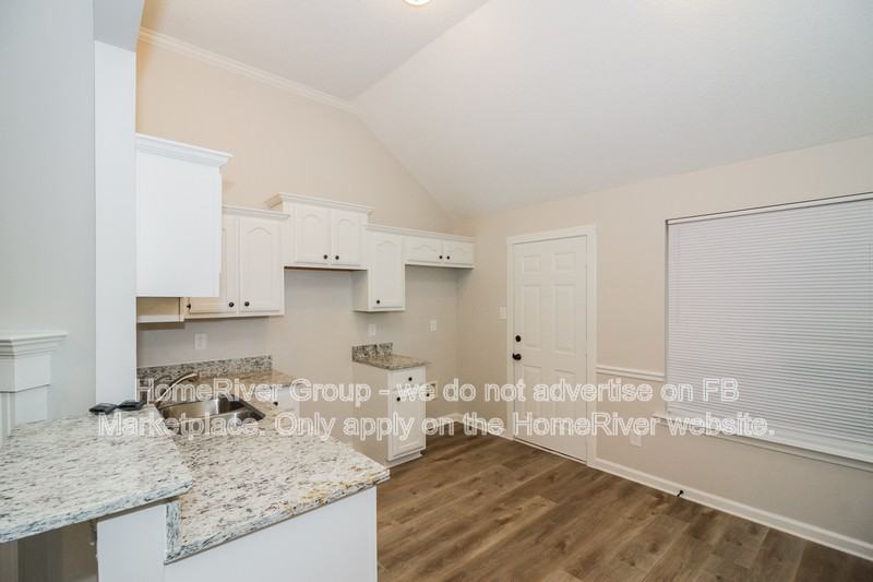 10445 Redmond Cir N - Photo 7 of 19