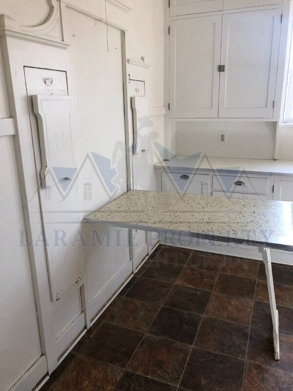 511 E Lewis St - Photo 2 of 14