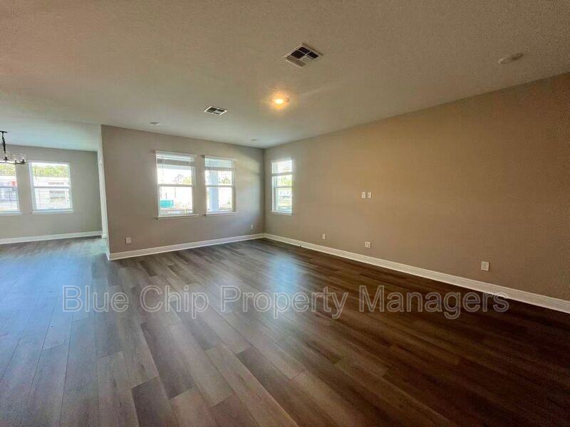 1208 Pampus Dr - Photo 3 of 14