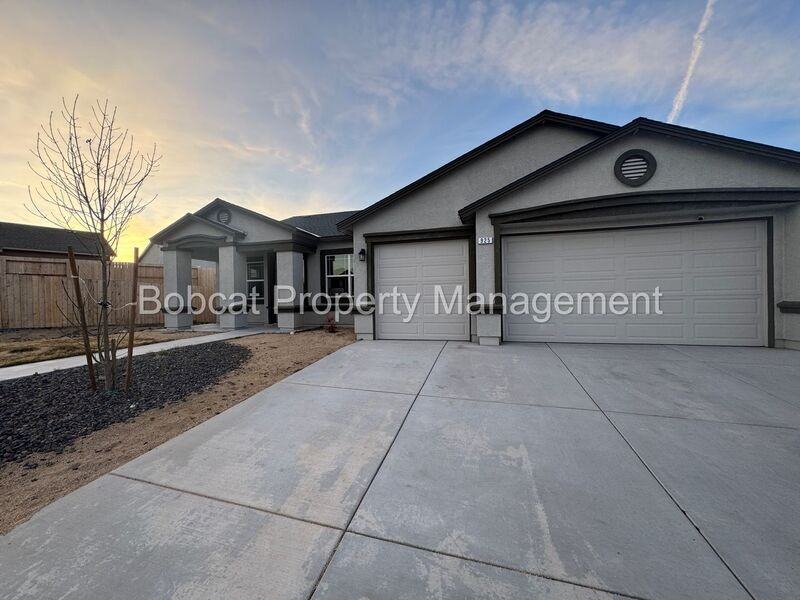 925 Cranfield Ct - Photo 2 of 43