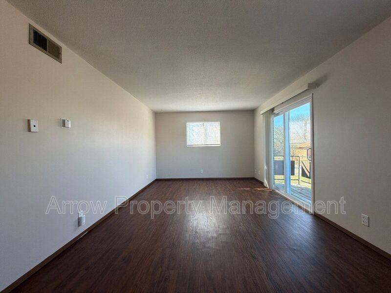 321 Chestnut St #7 - Photo 3 of 10