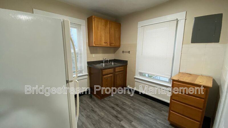 1116 Watervliet Ave #A - Photo 7 of 16