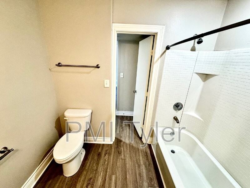 1800 W Oakwood St - Photo 5 of 16