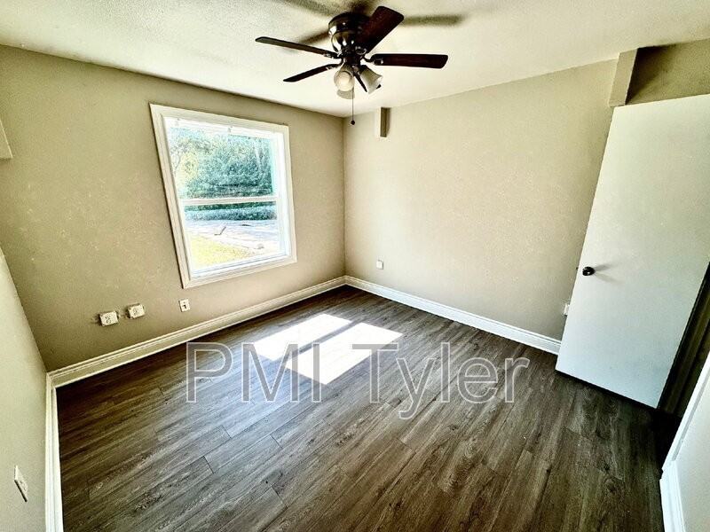 1800 W Oakwood St - Photo 6 of 16