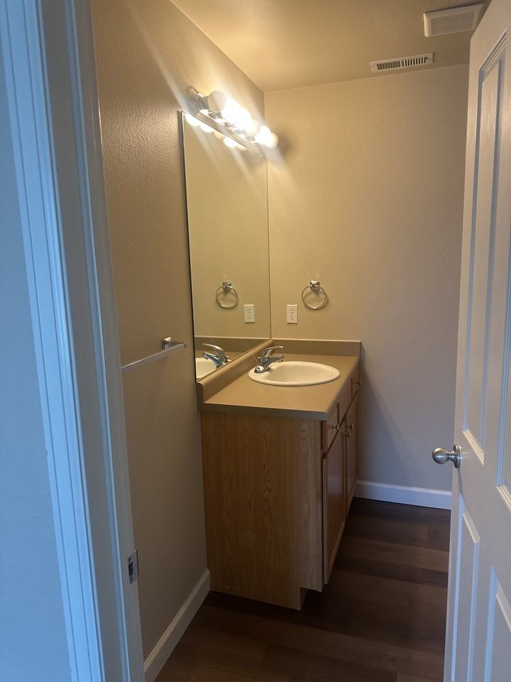 922 Village Cir #C - Photo 2 of 6