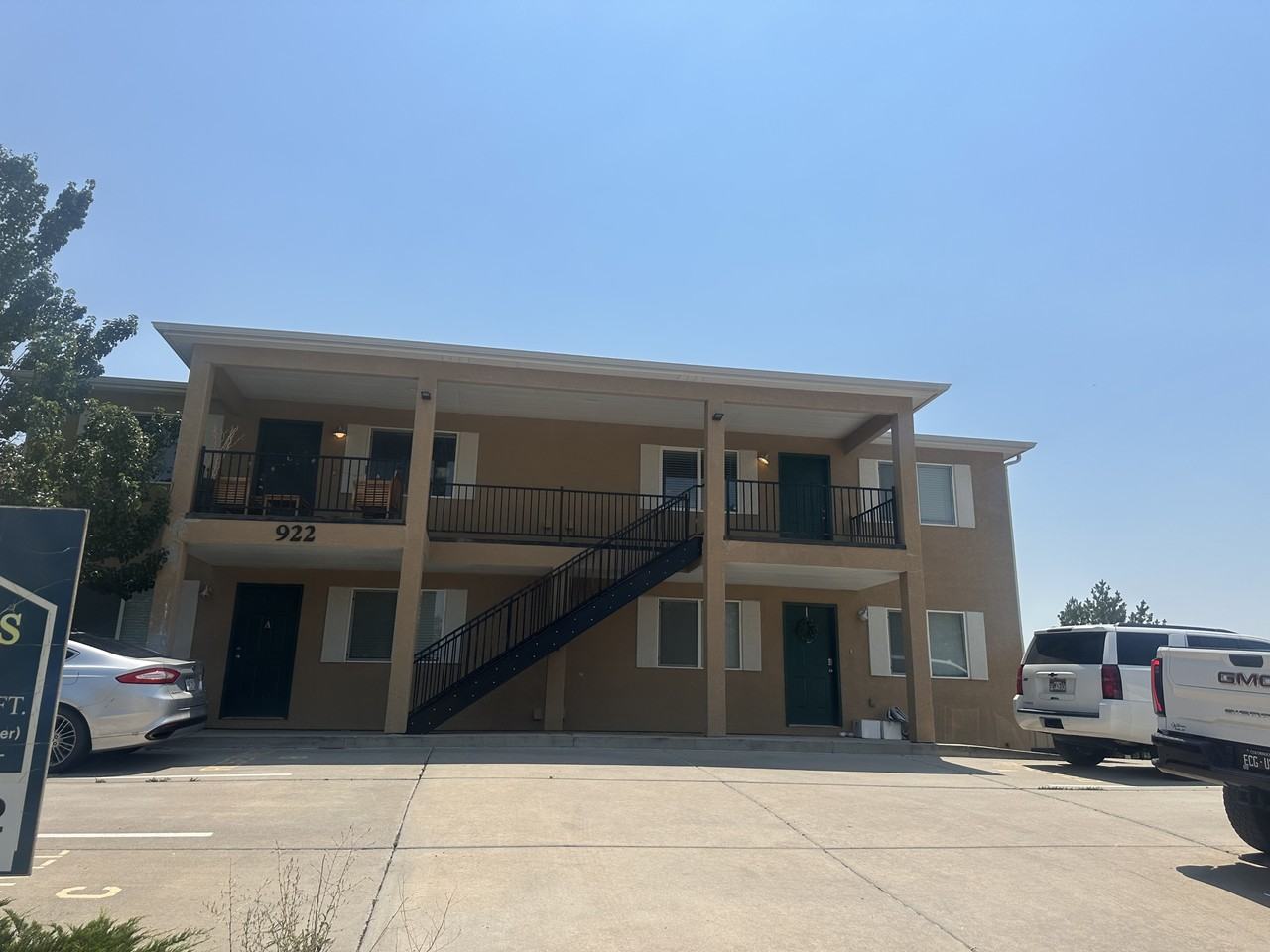 922 Village Cir #C - Photo 3 of 6