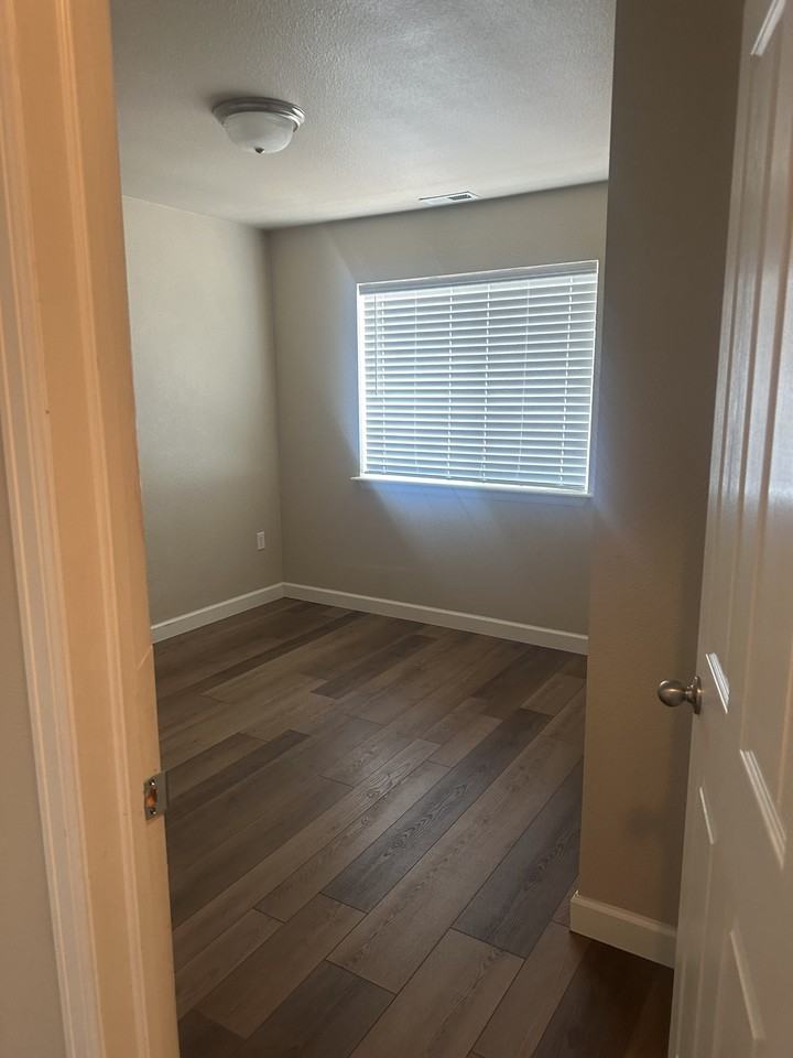 922 Village Cir #C - Photo 6 of 6