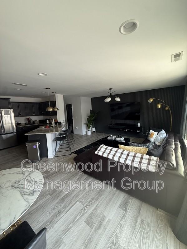 111 Crepe Myrtle Ln #1 - Photo 5 of 16