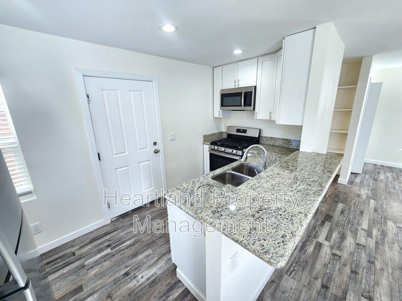 3877 1/2 39th St - Photo 4 of 6