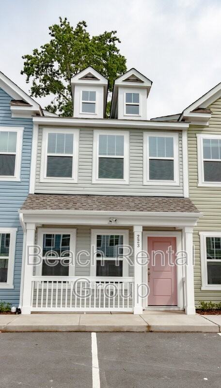 223 Crescent Way - Photo 2 of 21