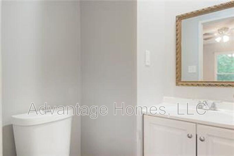 1423 E Haven Ln - Photo 6 of 18