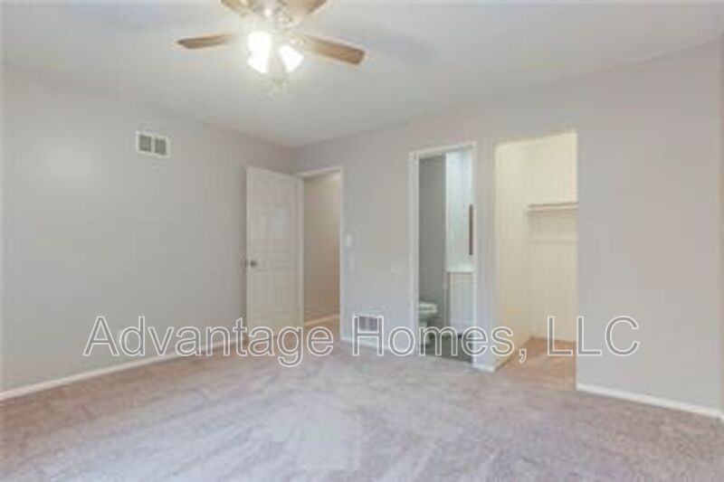 1423 E Haven Ln - Photo 7 of 18