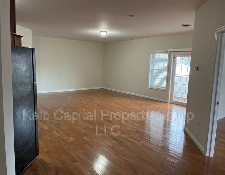 130 Warren St #2B - Photo 3 of 7