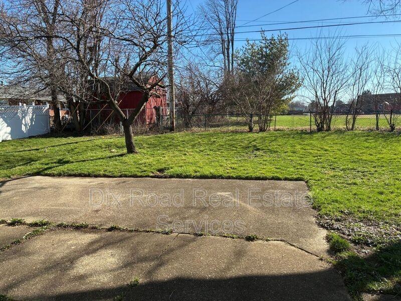 7742 Harshmanville Rd - Photo 5 of 34