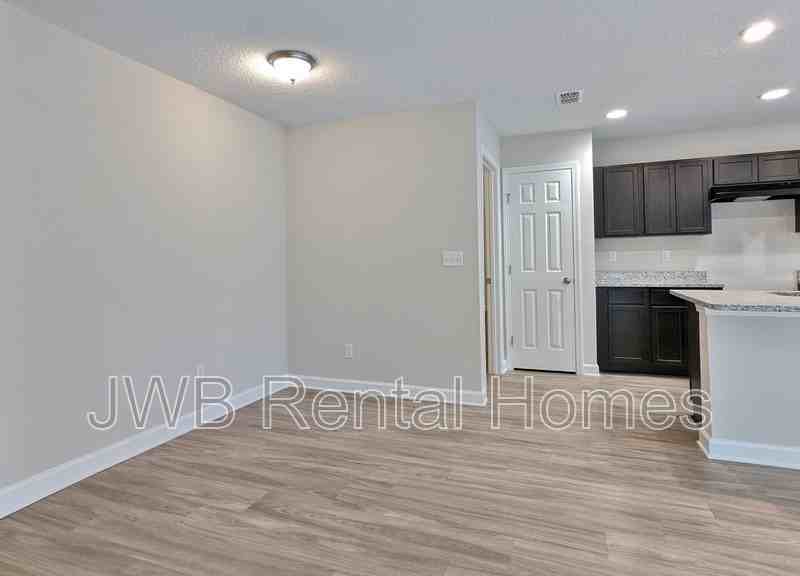 8132 Noroad - Photo 4 of 12