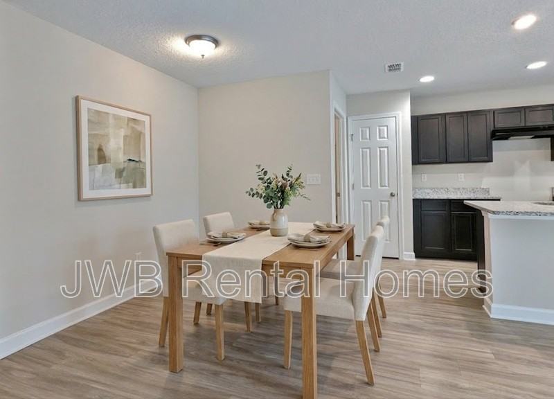 8132 Noroad - Photo 5 of 12