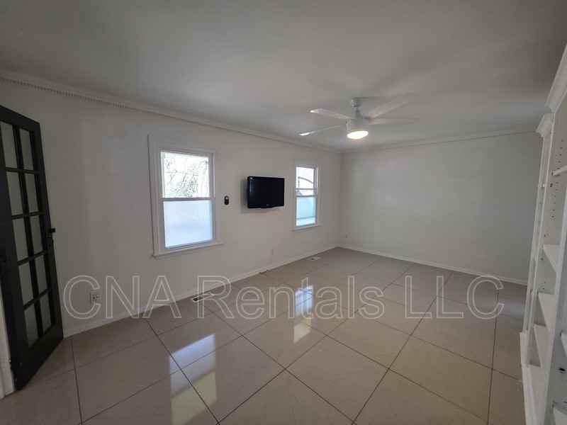 351 Clear Spring Ct - Photo 4 of 4