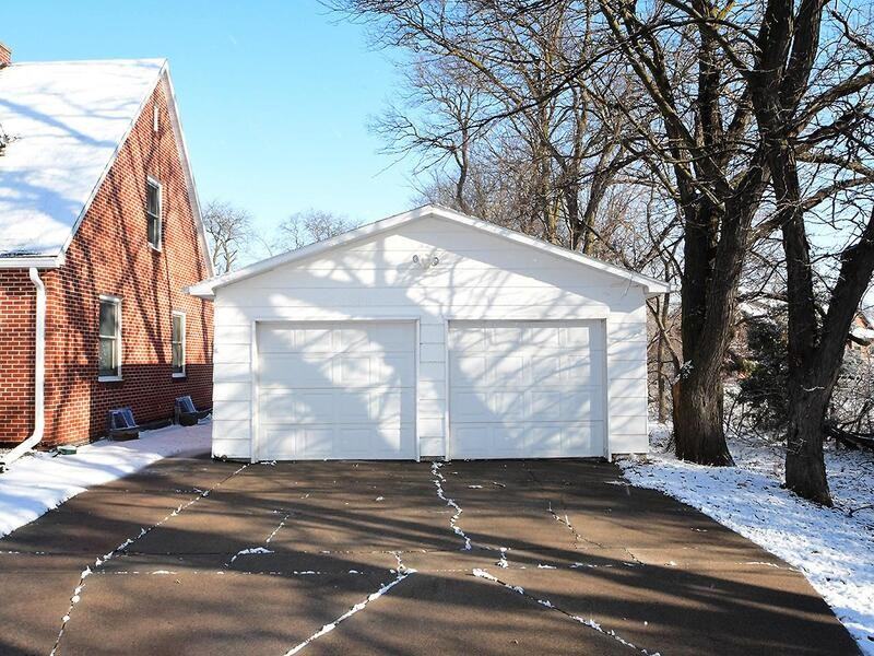 705 E 9th St #705E9thST - Photo 4 of 40