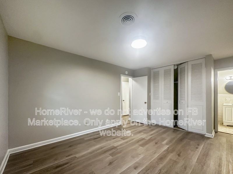 2461 Mcalpin Ter #R - Photo 6 of 13