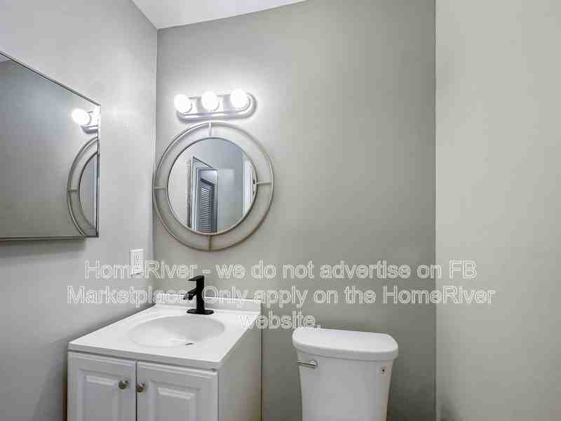 2461 Mcalpin Ter #R - Photo 7 of 11