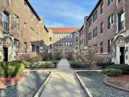 featured image of 1315 Oak Ave #1J