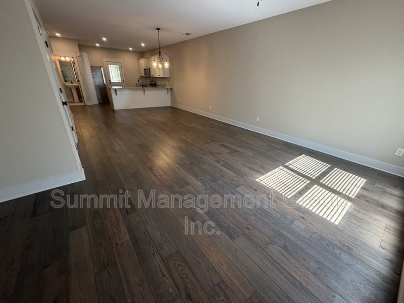 860 S Harkness St - Photo 4 of 35