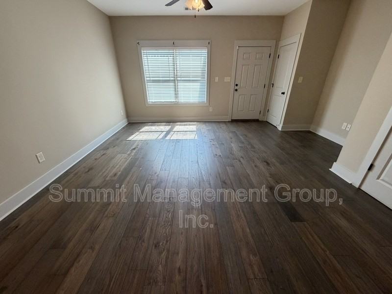 860 S Harkness St - Photo 5 of 35