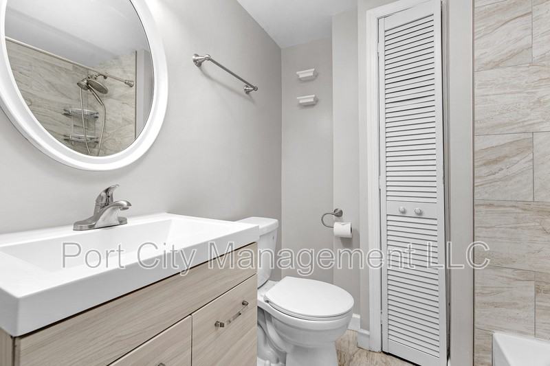 639 Harvey St - Photo 6 of 28