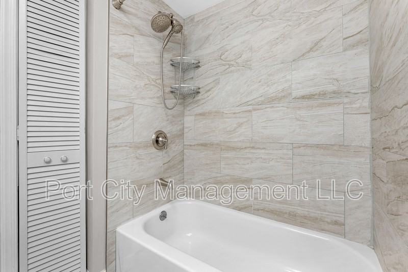 639 Harvey St - Photo 7 of 28