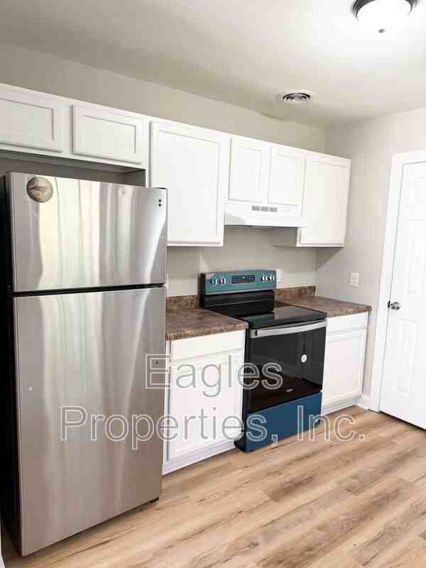 1713 Harrell St - Photo 4 of 12