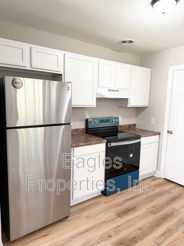 1713 Harrell St - Photo 5 of 12