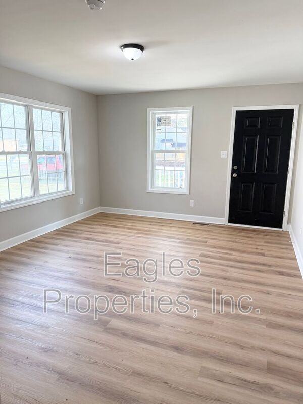 1713 Harrell St - Photo 6 of 12