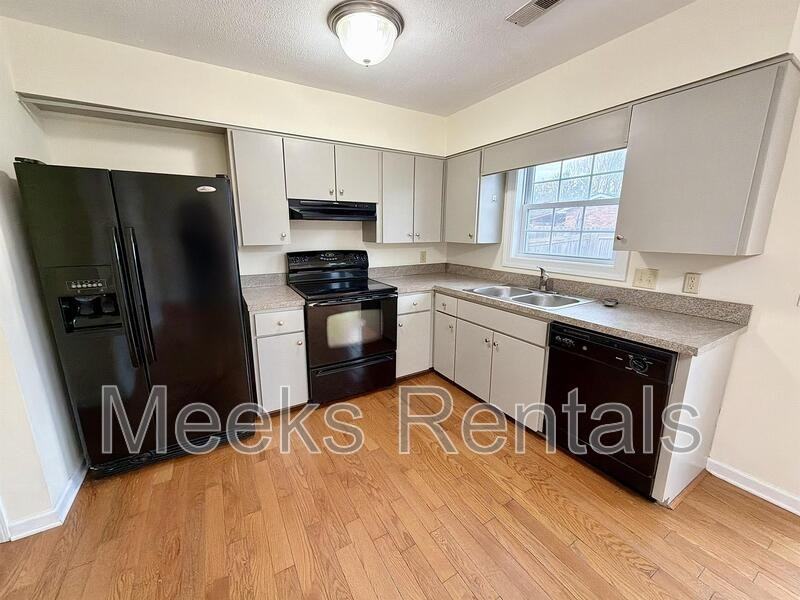 1002 Fairway Gdns - Photo 3 of 9