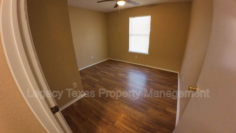 318 College St #B - Photo 3 of 17