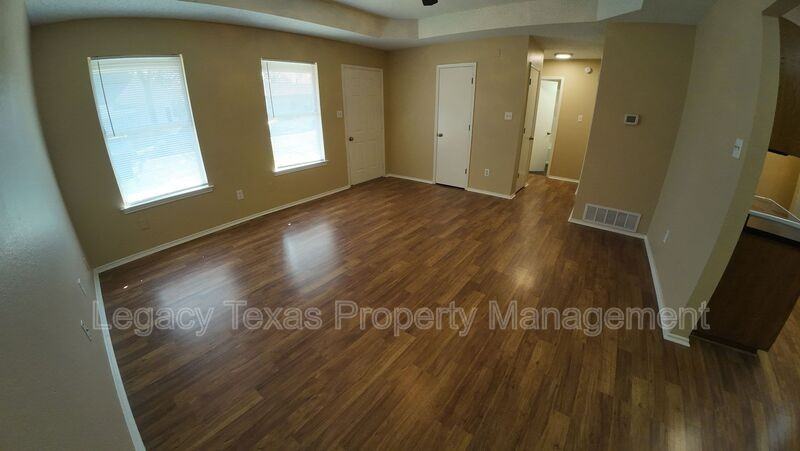 318 College St #B - Photo 6 of 17